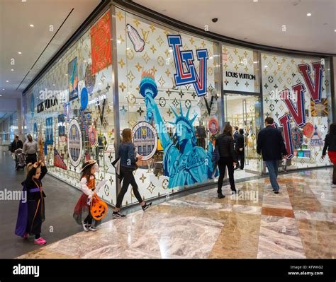 louis vuitton new york soho - pop-up store